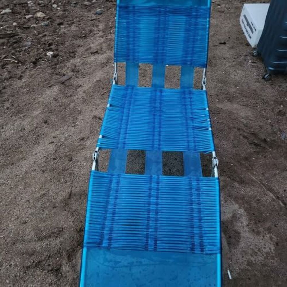 Vintage Blue Jelly Tri-Fold Beach Lounge Chair Folding Webbed Chaise Lounger